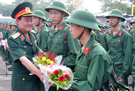Quân khu 7 bảo đảm 100% chỉ tiêu thanh niên nhập ngũ đợt 2-2014
