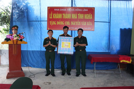 Bàn giao nhà tình nghĩa cho quân nhân