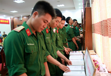 Triển lãm sách, báo và tài liệu về Đại tướng Lê Trọng Tấn