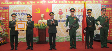 Công ty Đông Hải (Quân khu 7) đón nhận Huân chương Lao động Hạng nhì