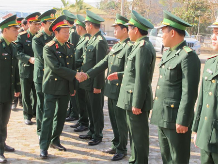 Thượng tướng Đỗ Bá Tỵ thăm, kiểm tra Đồn Biên phòng cửa khẩu quốc tế Lao Bảo