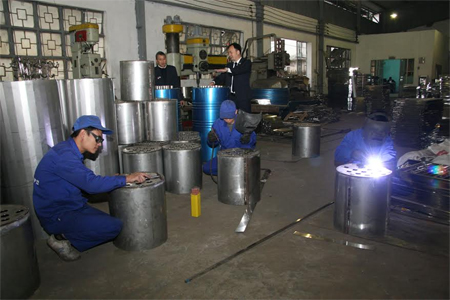 Những người thợ góp phần làm “ấm lòng” bộ đội