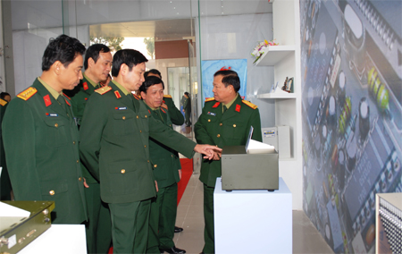 Vâng lời Bác dặn, bảo đảm tốt thông tin liên lạc quân sự