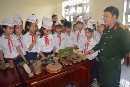 Nâng cao kiến thức phòng, tránh bom, mìn cho học sinh