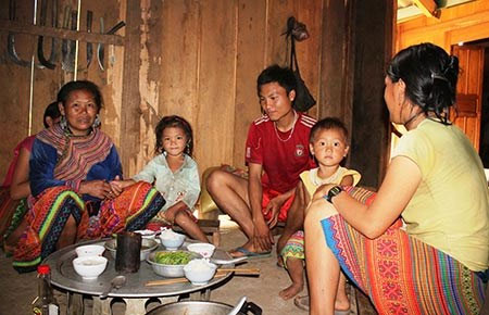 Xóa bỏ tập quán lạc hậu về hôn nhân và gia đình