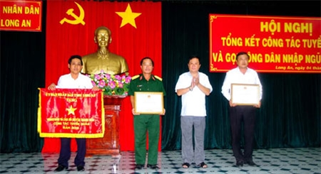 Long An: Tỷ lệ đảng viên nhập ngũ hơn 5%