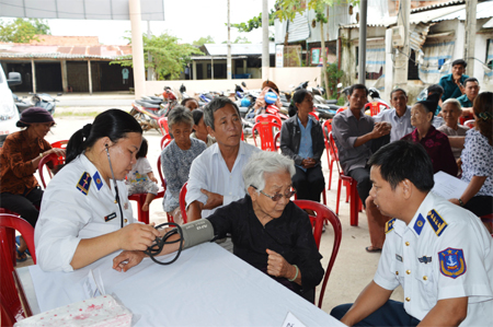 Kỳ 2:Thắm tình quân-dân nơi biển, đảo