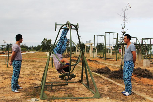 Bộ đội tàu ngầm rèn luyện xuyên Tết