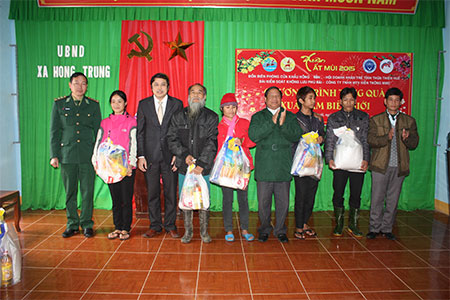 Ấm tình Xuân trên biên giới