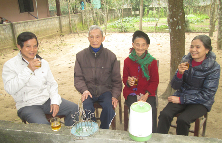 “Bà đỡ” của xóm làng