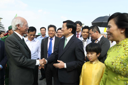 Thắm đượm tình nghĩa đồng bào