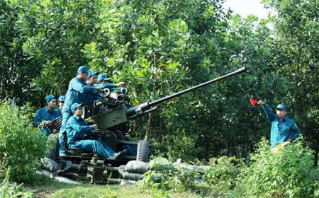 Dân quân tự vệ Việt Nam được tặng thưởng Huân chương Sao vàng