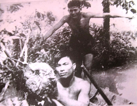 Bảo đảm trang bị cho dân quân tự vệ, du kích chiến đấu