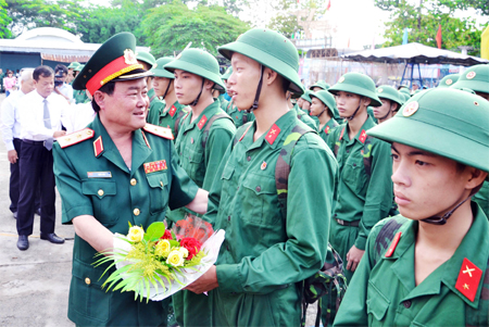 Nâng tỷ lệ công chức nhập ngũ