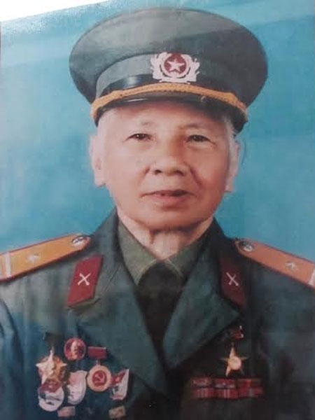 Con dao khoét bánh giấu tài liệu mật của “điệp viên hoàn hảo”