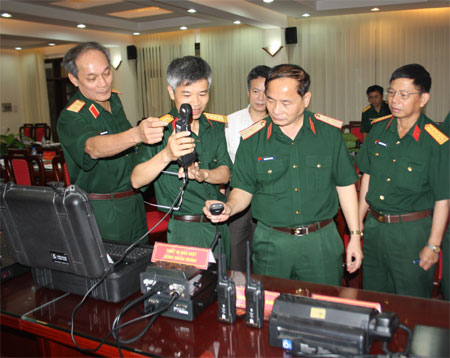 Đẩy mạnh nghiên cứu khoa học phục vụ quốc phòng