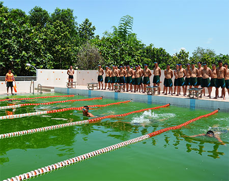 “Vào bộ đội mình mới biết bơi…”