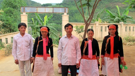 Trưởng bản tuổi 36