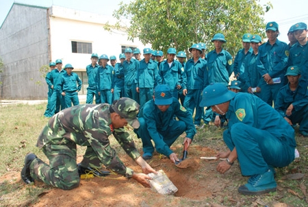 Lãnh đạo toàn diện, giải pháp cụ thể trong xây dựng nền quốc phòng toàn dân 