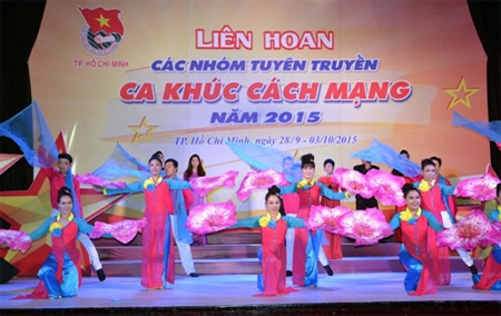 Khai mạc Liên hoan các nhóm tuyên truyền ca khúc cách mạng “Vinh quang Việt Nam”