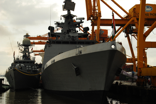 Tàu chiến Ấn Độ cập cảng Hải Phòng