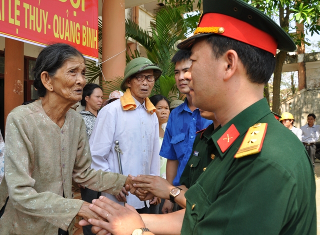 Đại diện Thanh niên Quân đội về dâng hương tại nhà Đại tướng Võ Nguyên Giáp
