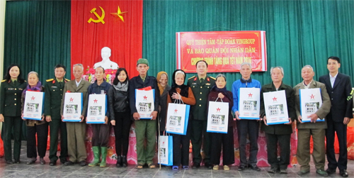 Trao quà Tết tặng gia đình chính sách và hộ nghèo ở Phú Thọ, Thanh Hóa