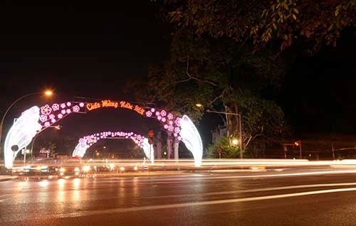 Và đường Thanh Niên.