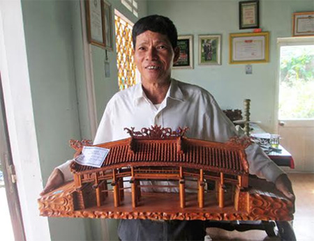 Chàng trai khiếm thính vươn lên từ nghề mộc