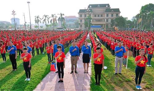 XUÂN HỒNG TIẾP LỬA