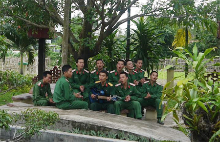 Gửi trọn niềm tin, sắt son với Đảng