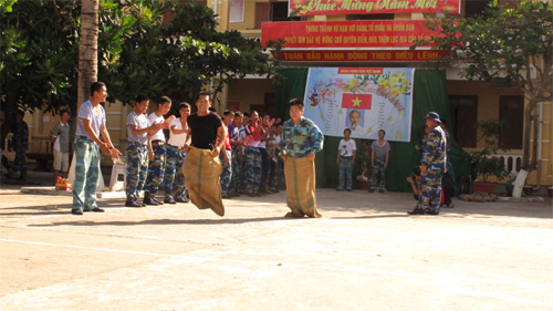 Bữa cơm Tất niên sớm trên đảo Trường Sa Đông 