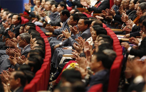 Luôn trung thành với lợi ích của nhân dân 