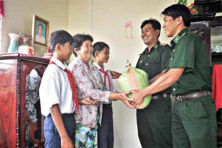 Nghĩa tình biên giới Hà Tiên