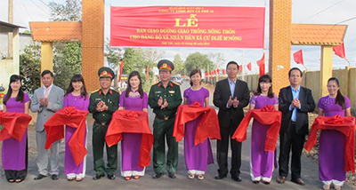 Bàn giao hơn 11km đường giao thông nông thôn mới