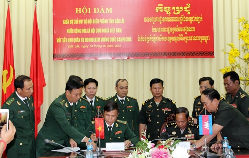 Hội đàm giữa Bộ đội Biên phòng tỉnh Đắc Lắc và Tiểu khu quân sự tỉnh Mon-don-ki-ri