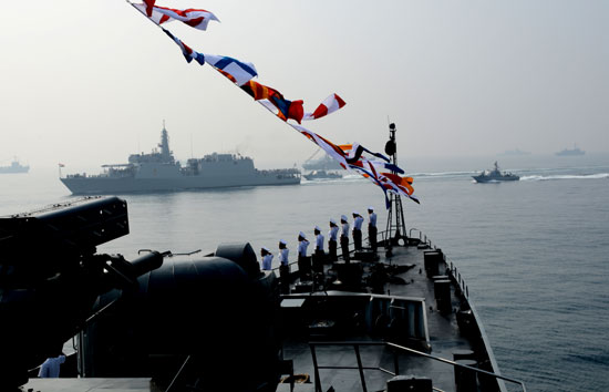 Hải quân các nước tích cực luyện tập chuẩn bị cho Lễ duyệt binh tàu Hải quân quốc tế 2016 tại Ấn Độ