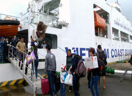 Chuyến tàu chở nặng tình dân