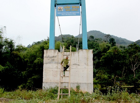 Cầu treo Bản Giềng vẫn “treo”