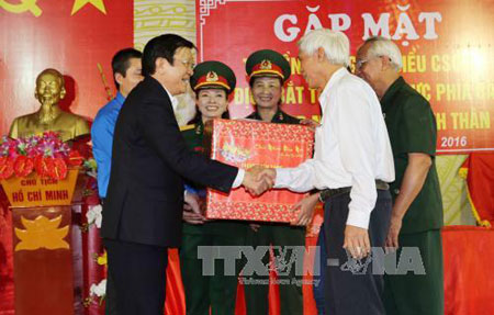 Chủ tịch nước Trương Tấn Sang gặp mặt các chiến sĩ cách mạng bị địch bắt, tù đày