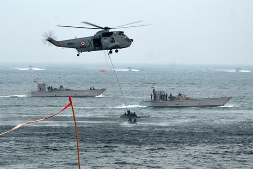 Không quân và lực lượng đặc nhiệm hải quân Ấn Độ có màn trình diễn thuyết phục người xem