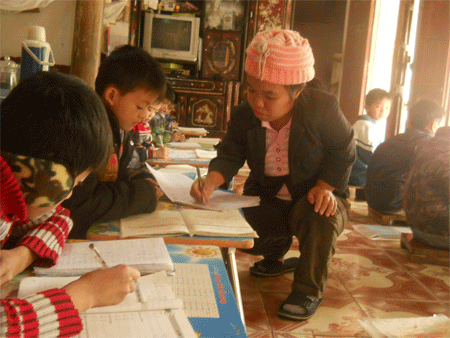 Cô giáo làng tận tâm với học sinh nghèo