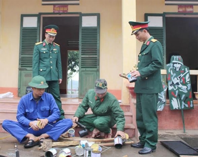 Mõ quay làm bằng vỏ hộp sơn, dày hơn và tiếng kêu đanh hơn.