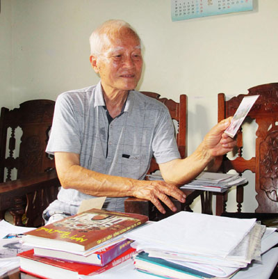 Hát dưới hầm trong ngày kết nạp Đảng