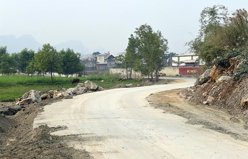 Giúp đỡ nhân dân hết mình