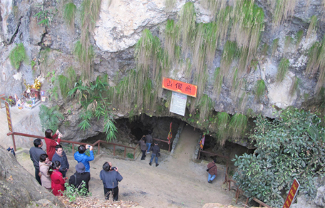 Huyền ảo động Tiên Sơn