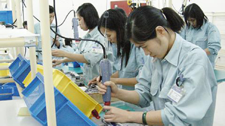 CHĂM LO CHO THANH NIÊN CÔNG NHÂN