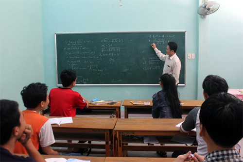 Người thầy khuyết tật thích làm từ thiện