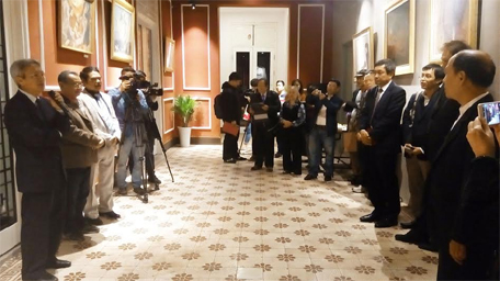 “Hoa đất Việt” - Triển lãm tranh tôn vinh phái đẹp