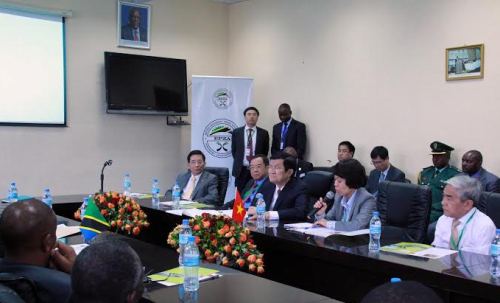 Chủ tịch nước Trương Tấn Sang thăm khu chế xuất tại Dar es Salaam